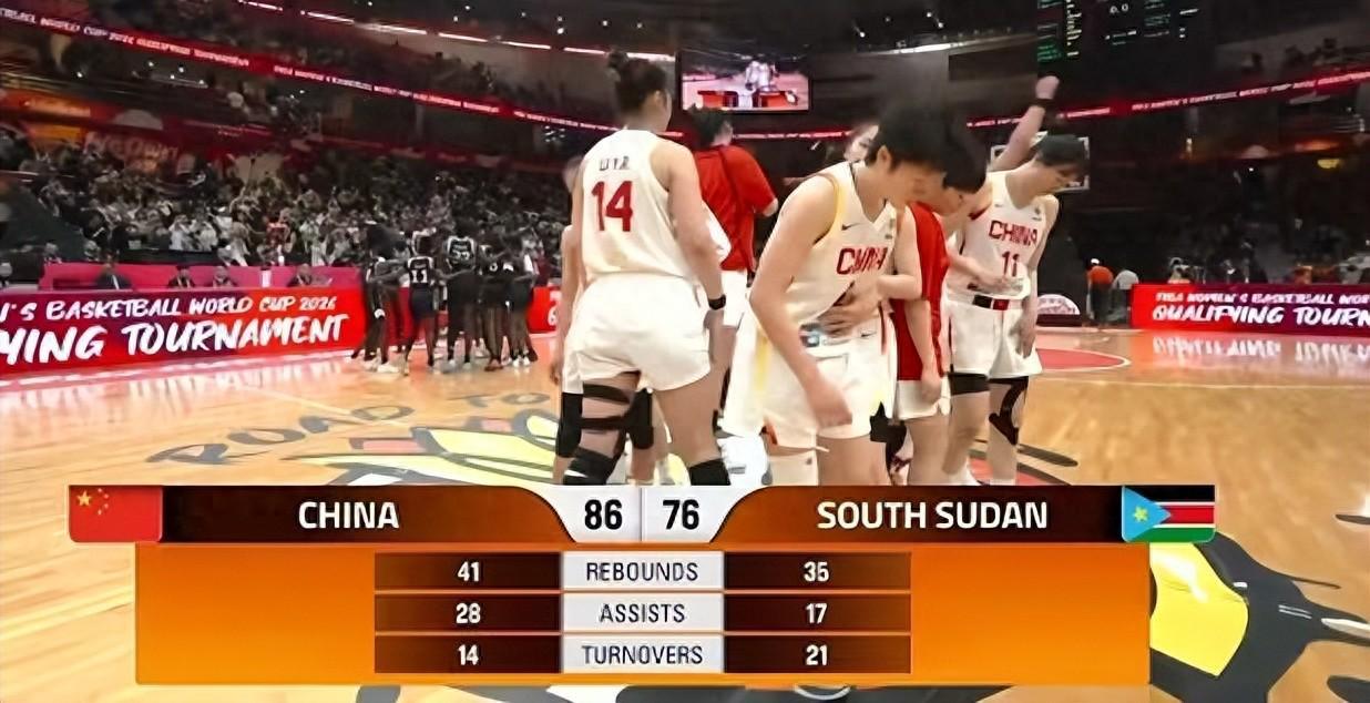 乐竞体育-女篮赢对手10分不足以让宫鲁鸣开心!王思雨是大功臣,也是遮羞布