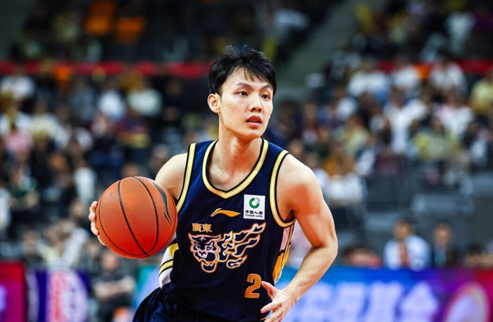 乐竞体育-男篮输球揪出两大罪人！两位国手合计14投仅3中，杜锋看不到争冠|广东男篮|胡明轩|徐杰|客场|萨姆纳_新浪体育_新浪新闻